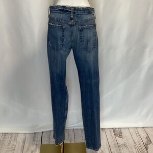 1180. Joe’s Jeans Medium Wash Straight Leg Loose Fit Distressed Size 31 EUC